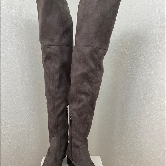 Soft Knee Hi Boot. Marc Fisher Ltd. Taupe. Sz 51/2 - Picture 1 of 13